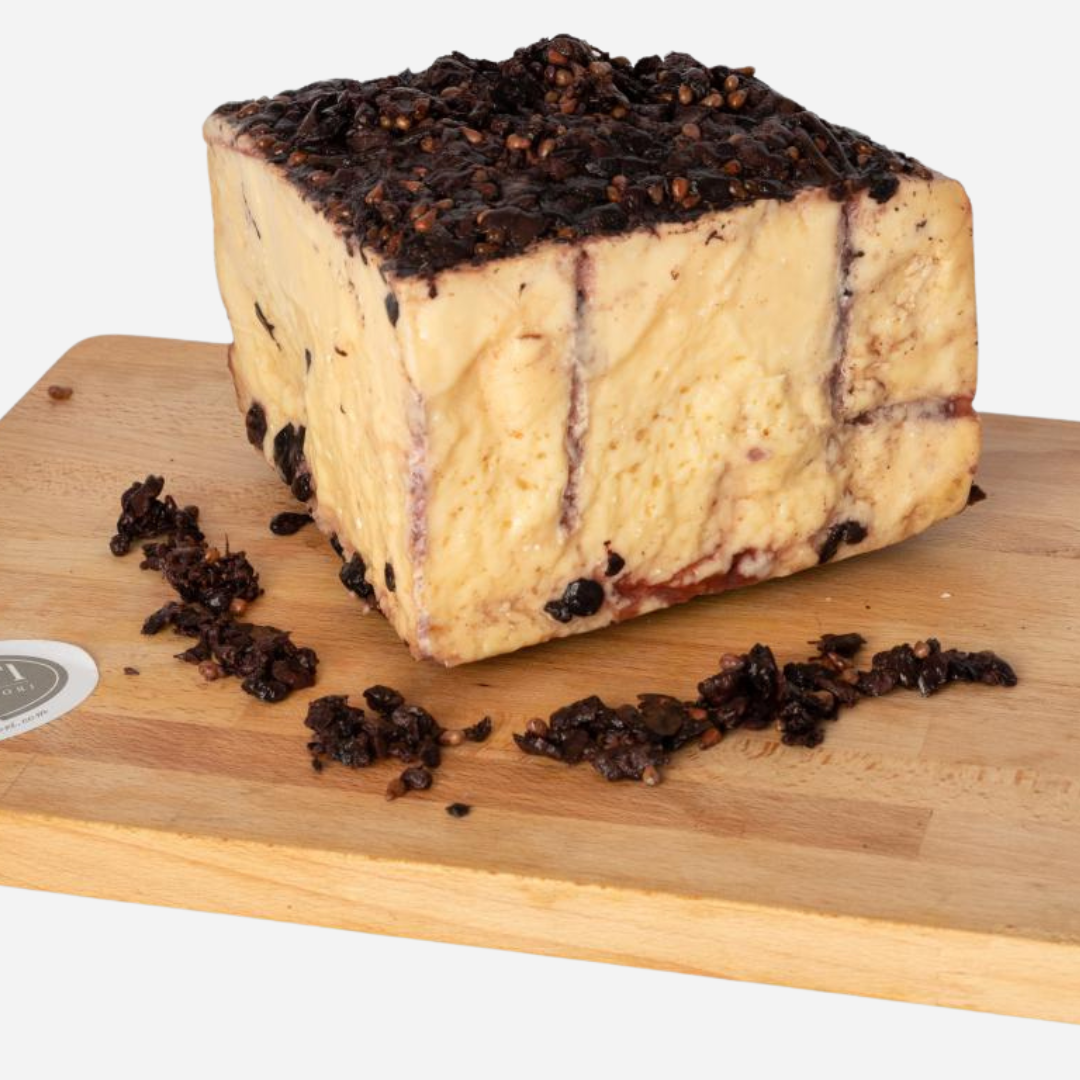 Red wine-flavoured pecorino cheese